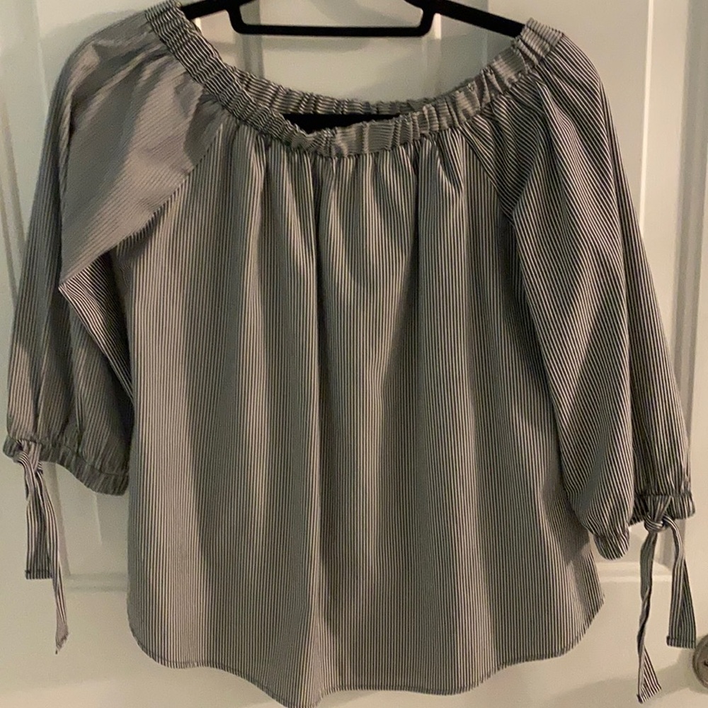Ladies small black and white top